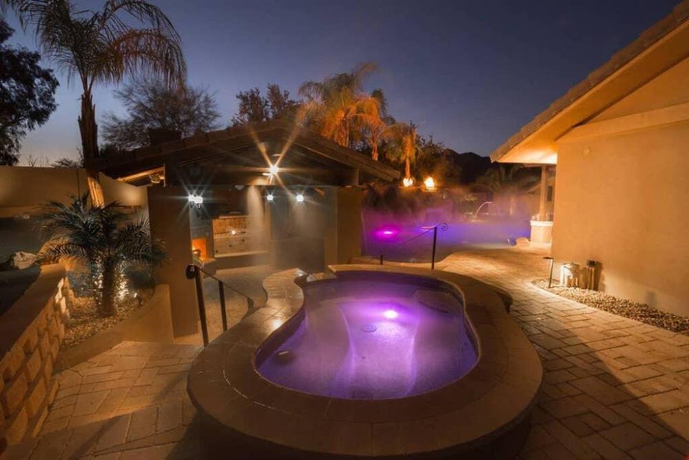 Estate Resort Style Oasis 6BDRM, 5.5 Bath Heated Pool with Misters